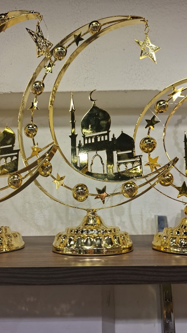 ديكور رمضان علي شكل هلال و جامع حجم كبير - الصورة 3