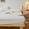 طقم ملاية أوف وايت بأستك مع 2 كيس خدادية - صورة 1