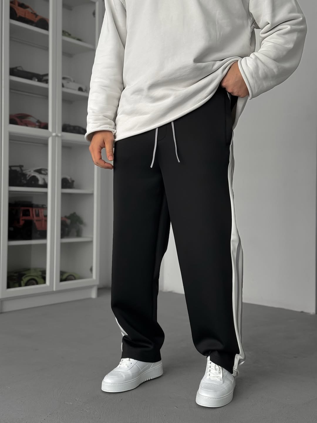 Side-Button Oversized Sweatpants - الصورة 4