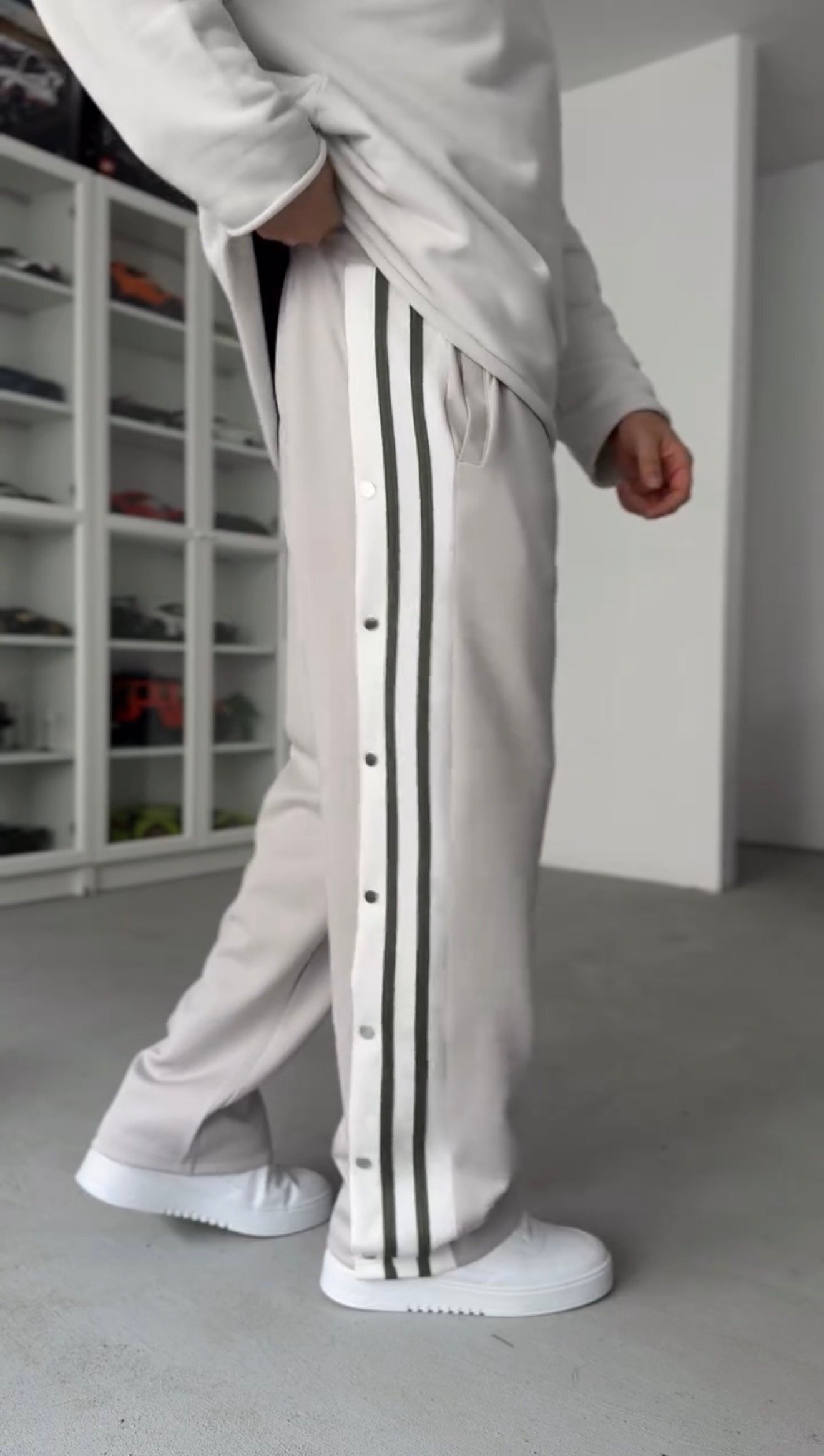 Side-Button Oversized Sweatpants - الصورة 6