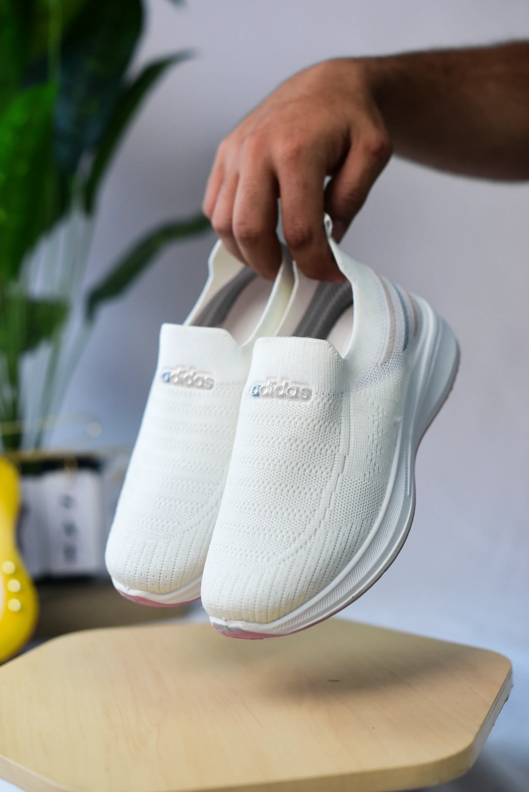 Women's slip-on athletic shoes - الصورة 9