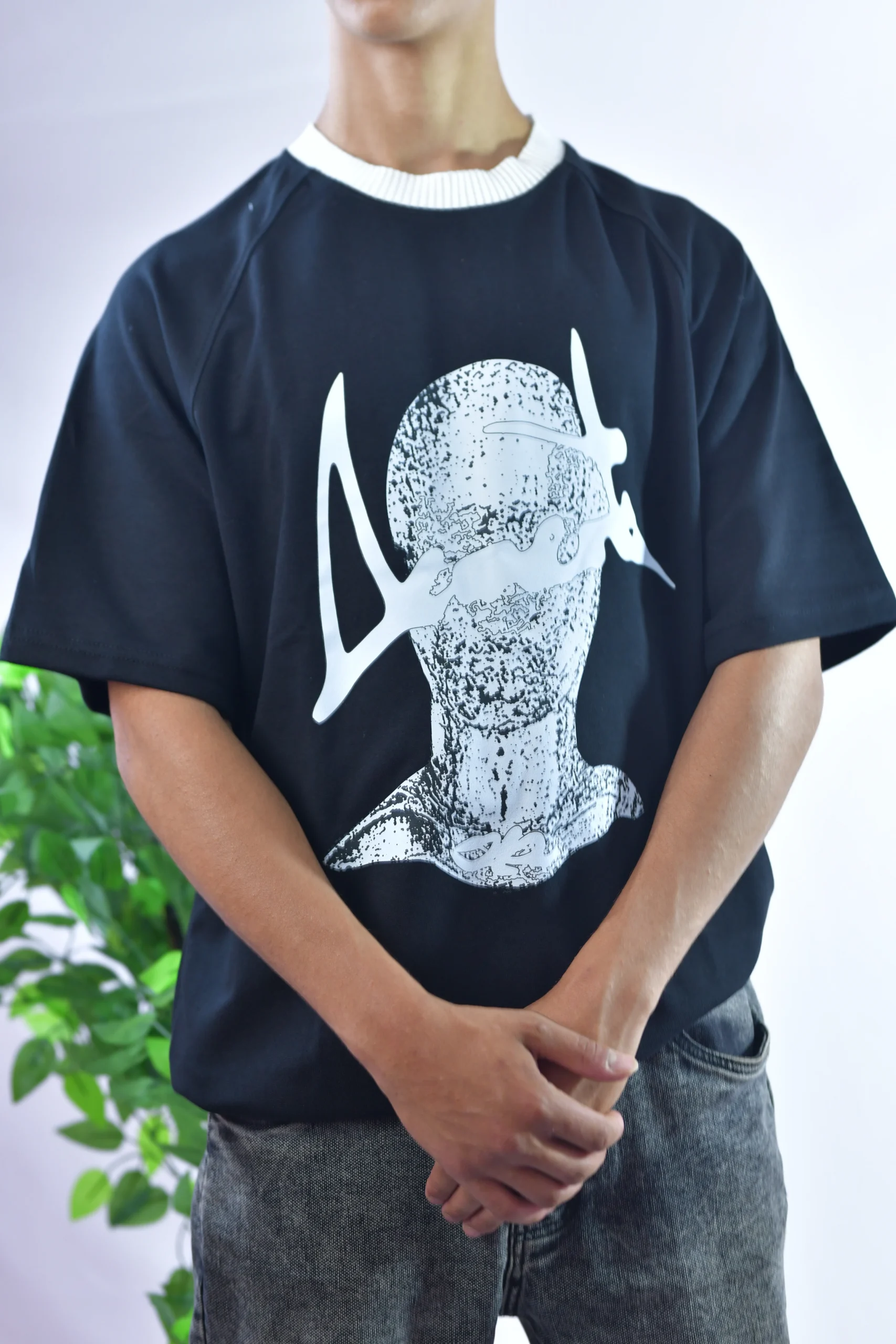 The Cyber-Gaze Tee - الصورة 3