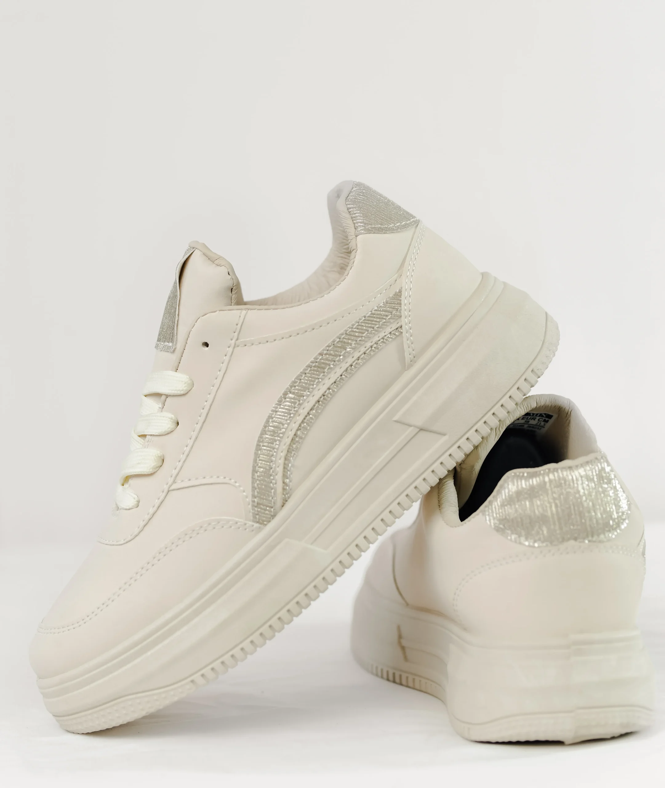 Glitter Accent Sneaker - الصورة 5
