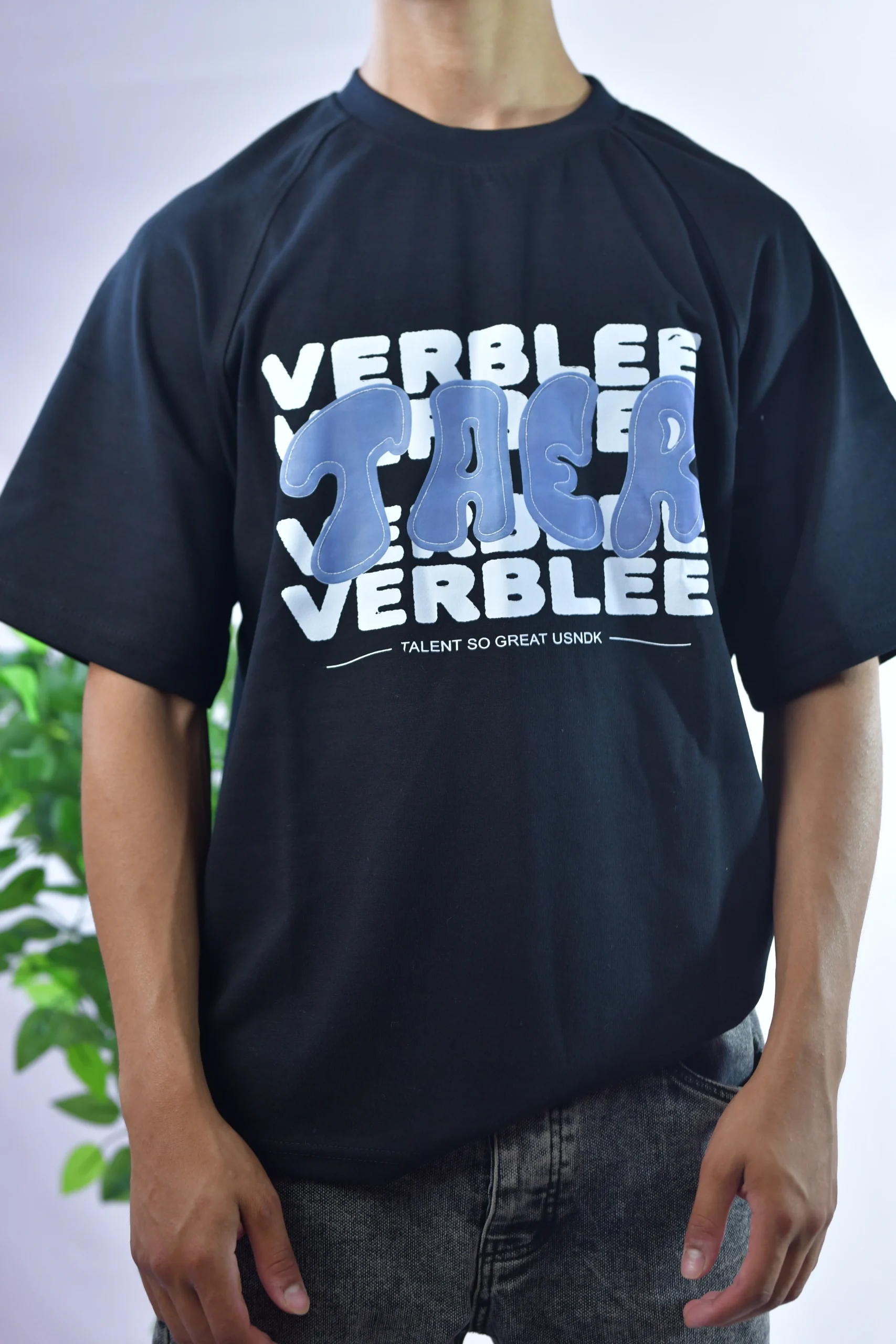 The TAER Puff-Embossed -Tee - الصورة 3