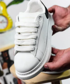 M-Queen Sneakers - صورة 1