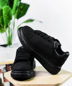 M-Queen Sneakers