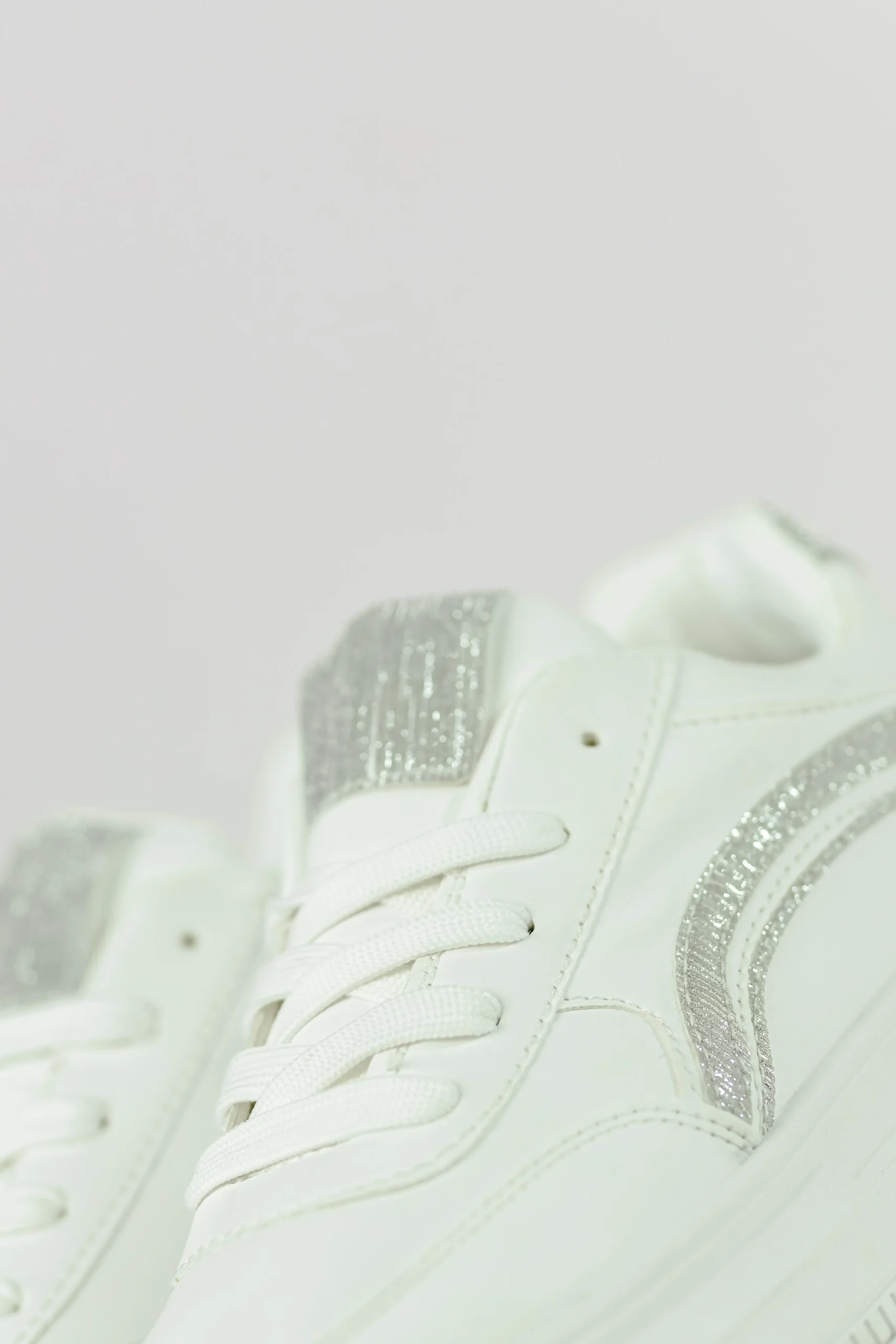 Glitter Accent Sneaker - الصورة 9