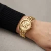 Michael Kors Phoebe باللون الذهبي - صورة 1