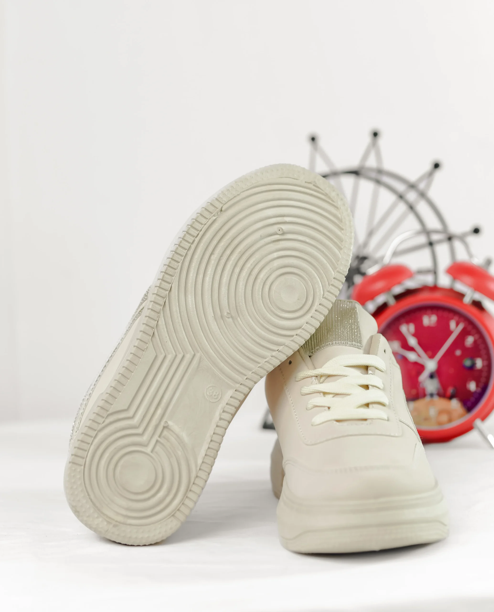 Glitter Accent Sneaker - الصورة 4