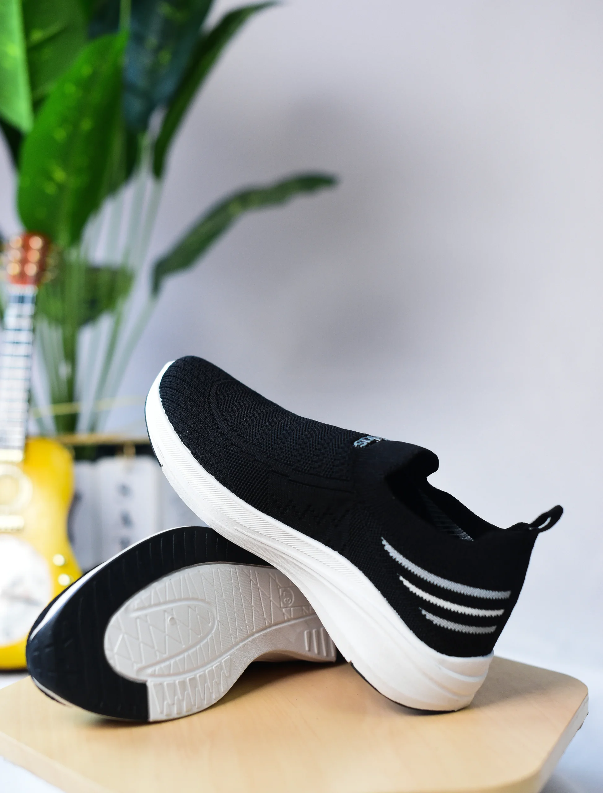 Women's slip-on athletic shoes - الصورة 5