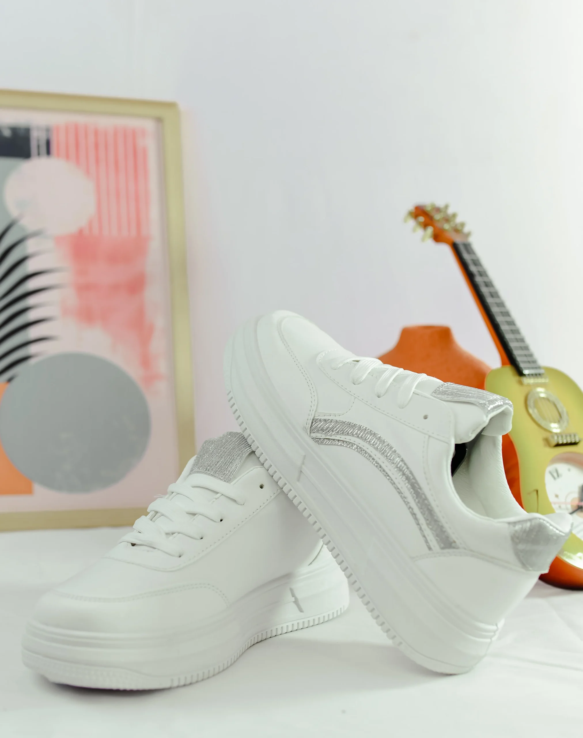Glitter Accent Sneaker - الصورة 6