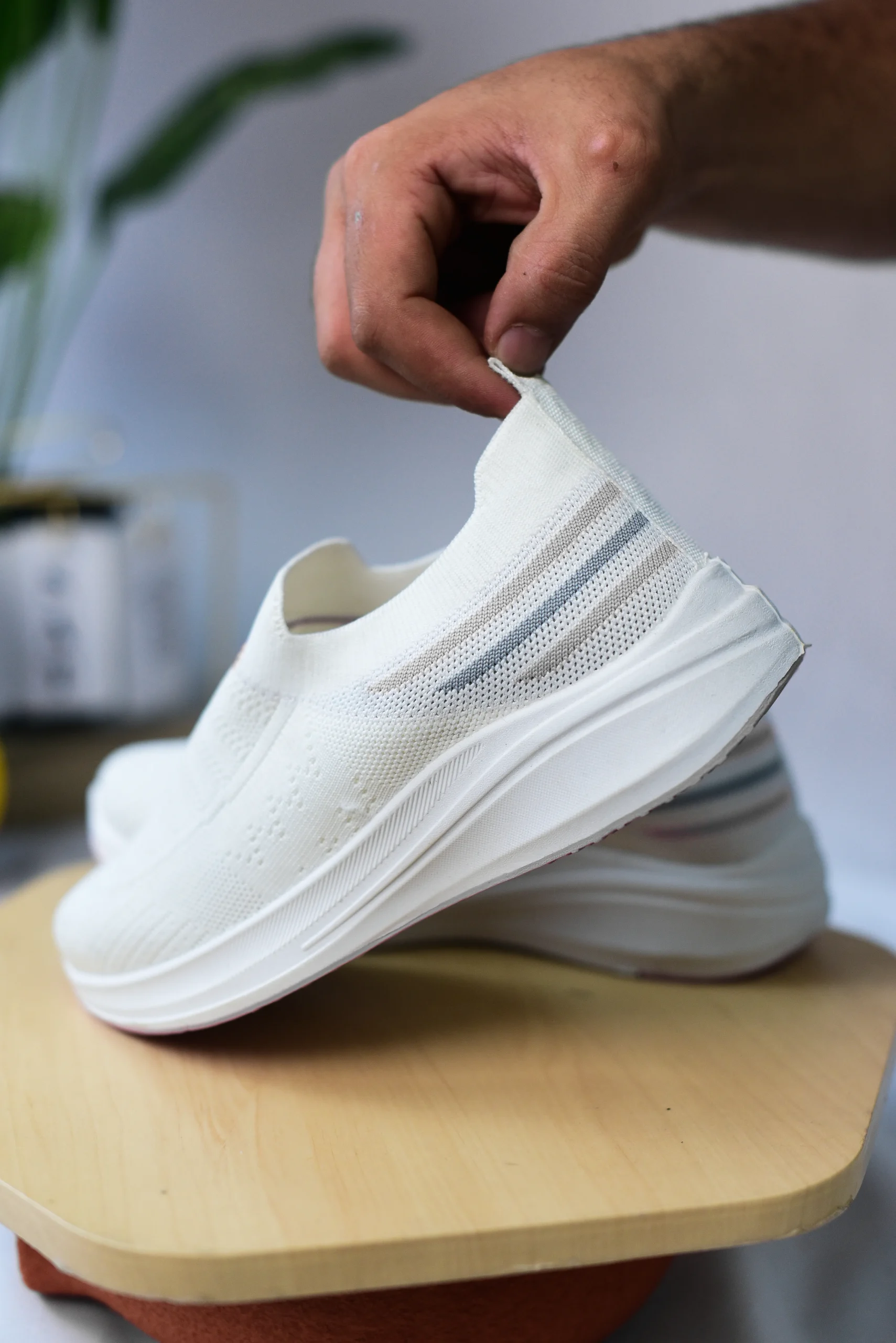 Women's slip-on athletic shoes - الصورة 10