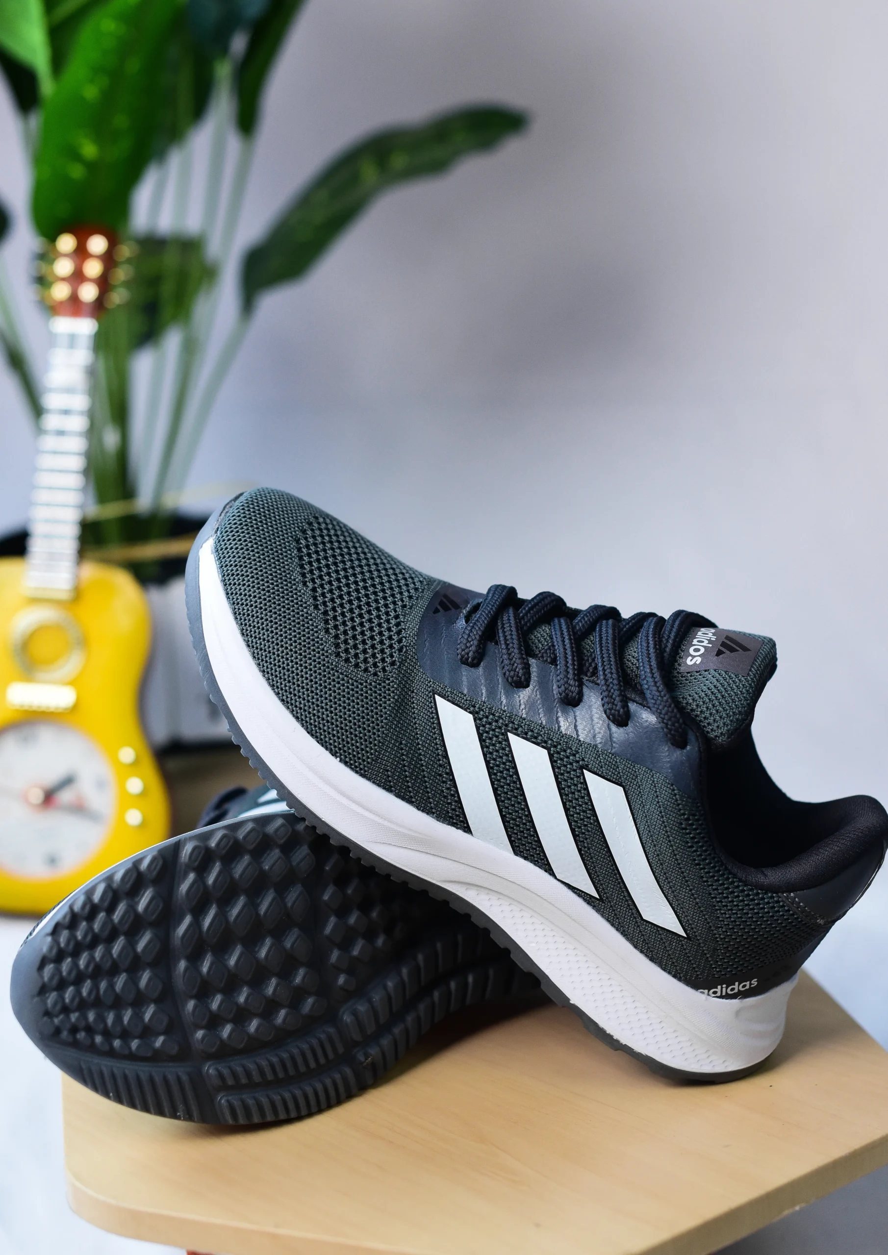 adidas running shoes - صورة 1