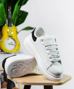 M-Queen Sneakers
