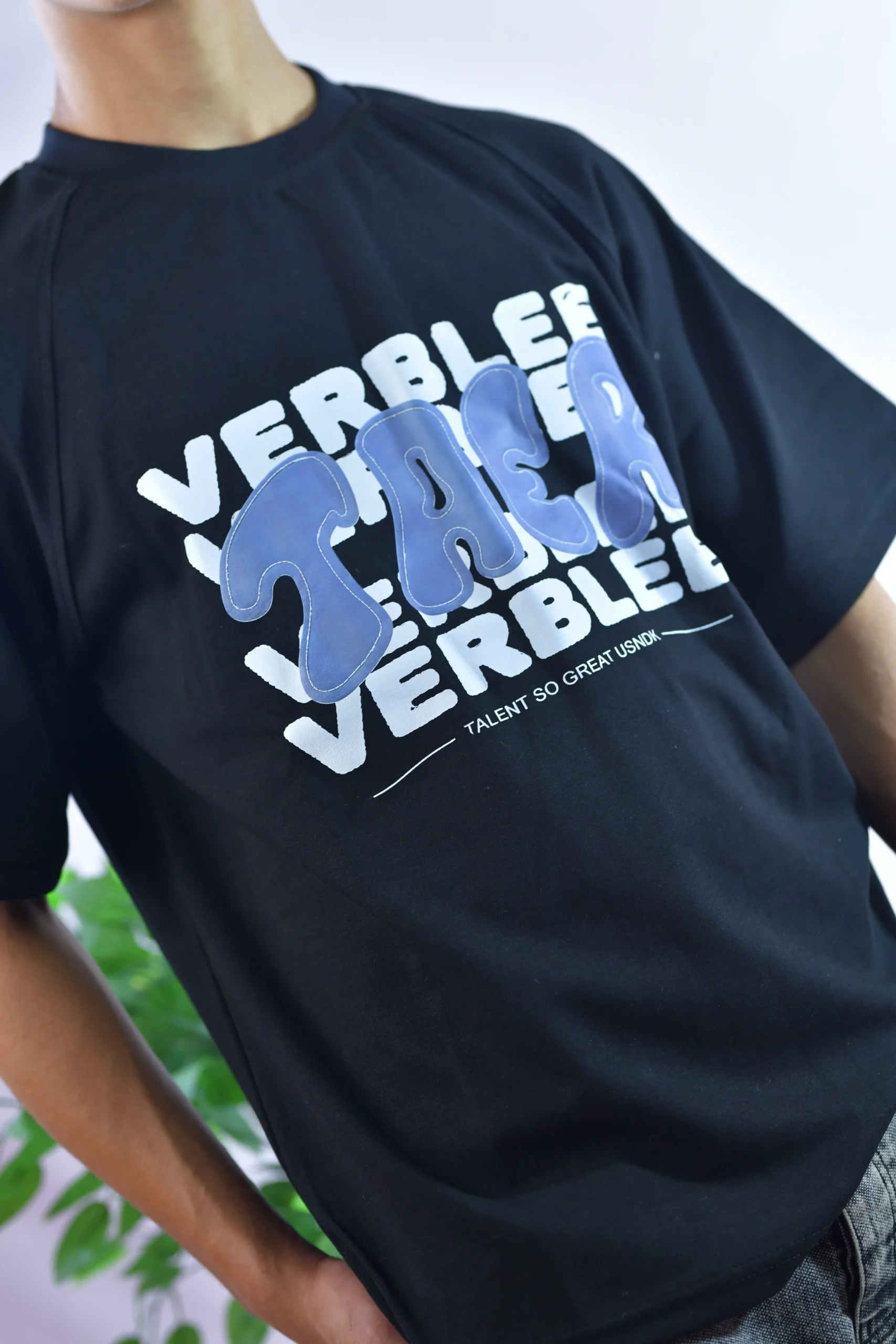 The TAER Puff-Embossed -Tee - الصورة 5