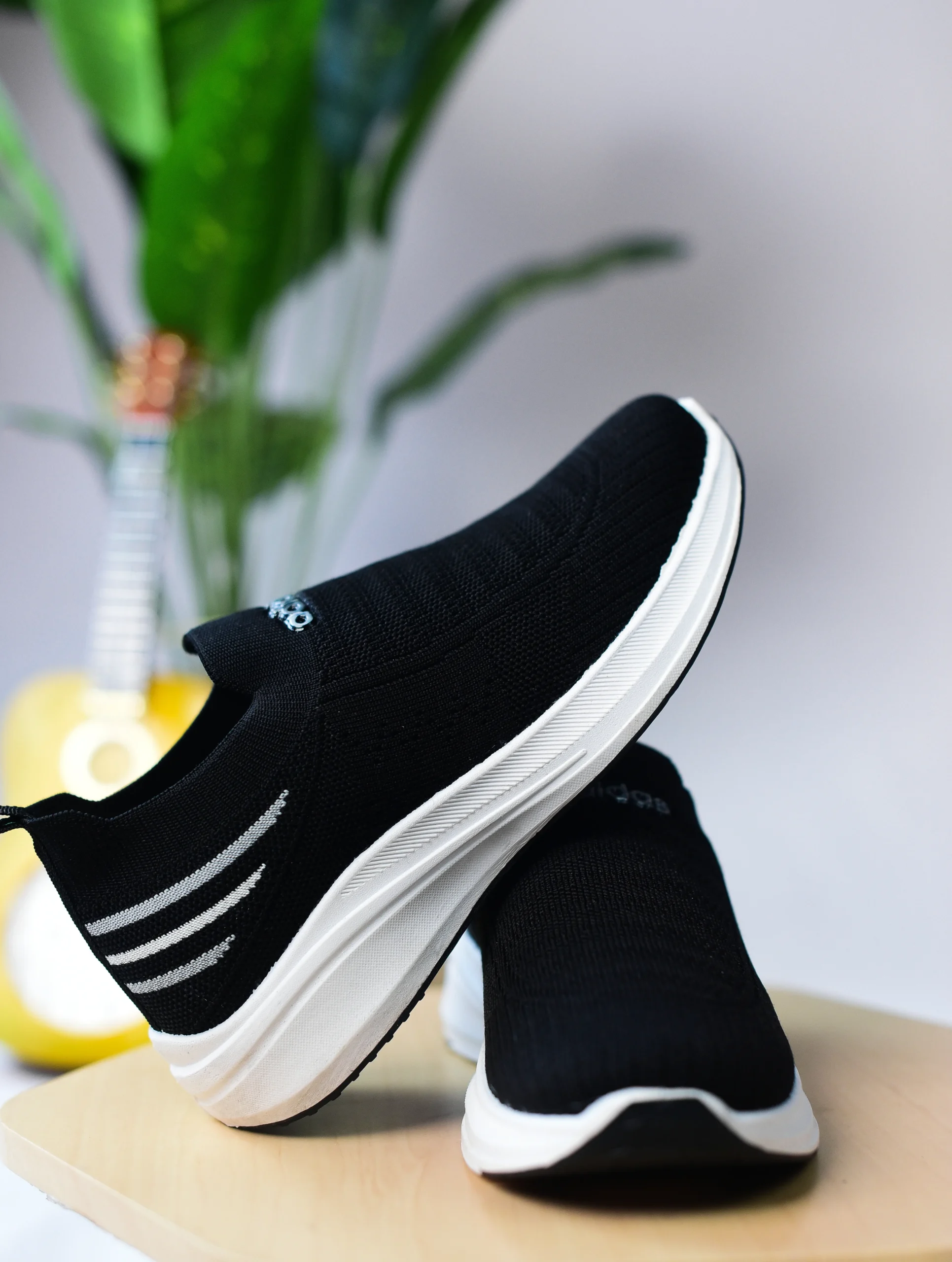 Women's slip-on athletic shoes - الصورة 6